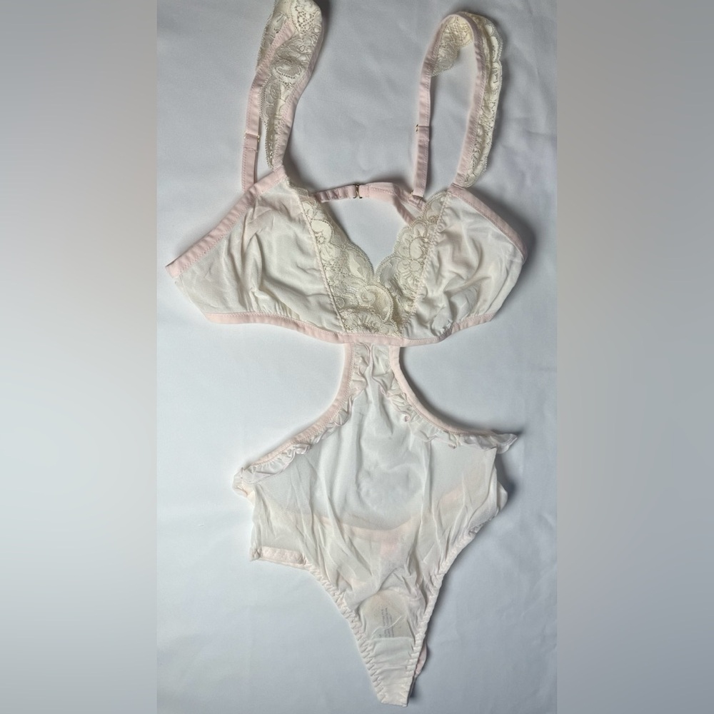 We are Hah key to ur Heart Bodysuit light pink / ivory Sizes S,M NWT